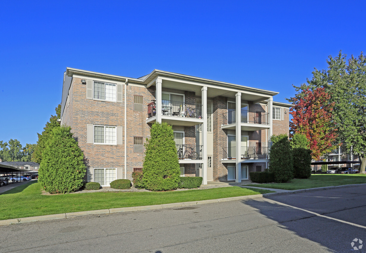 Cass Lake Shore Club Apartments Waterford