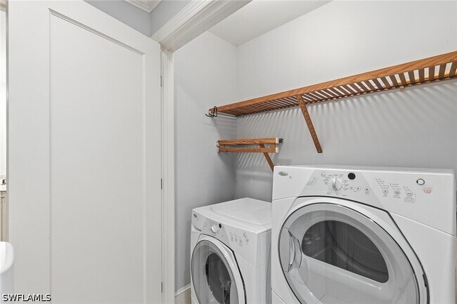 Building Photo - 9123 Strada Pl