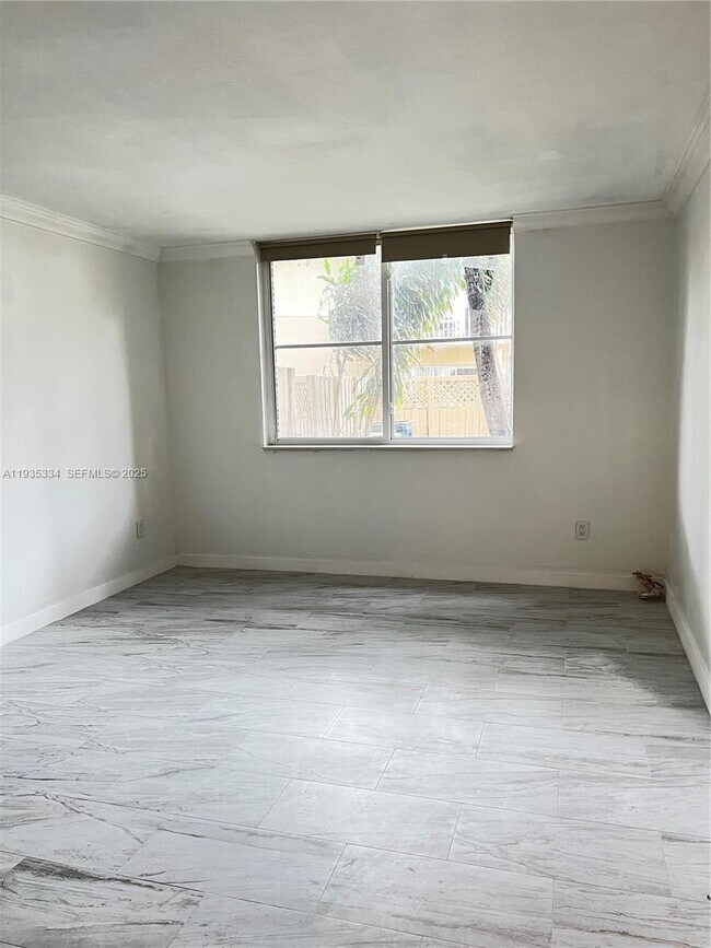 Building Photo - 4470 NW 79th Ave