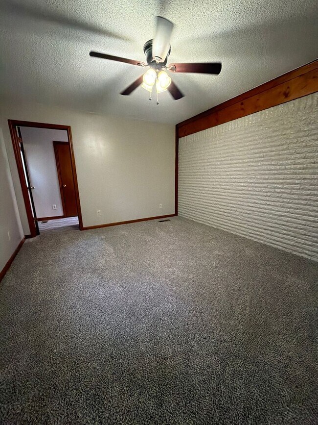 Building Photo - Newly Updated! Available Now! A Perfect Family home-  in HUMBOLDT TN!