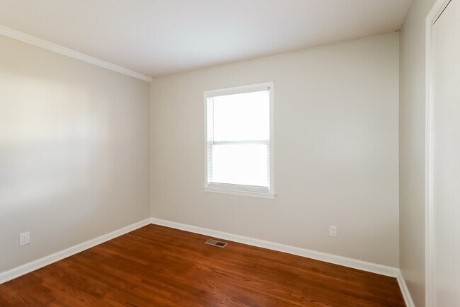 Building Photo - 629 16th Terrace Cir NW