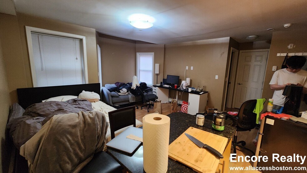 Building Photo - 462 Park Dr