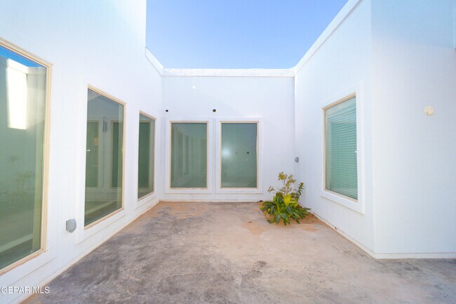 Building Photo - 864 Lemington St