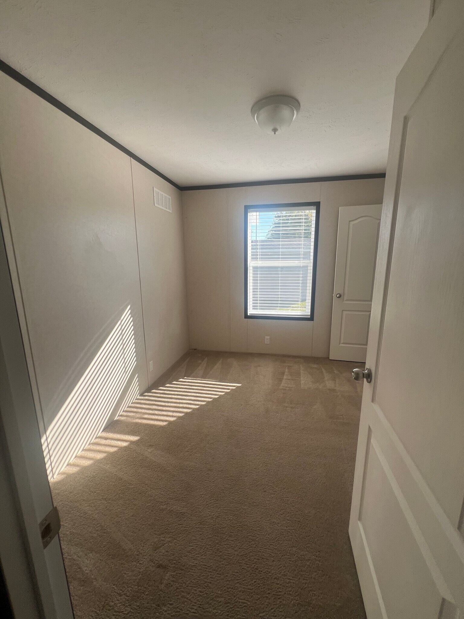 Building Photo - 130 Shiawassee River Dr