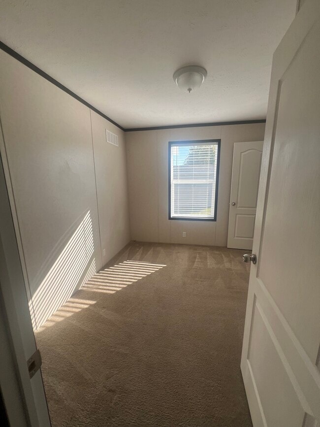 Building Photo - 130 Shiawassee River Dr