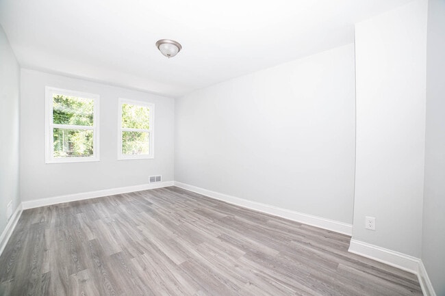 Building Photo - 7475 School Ave