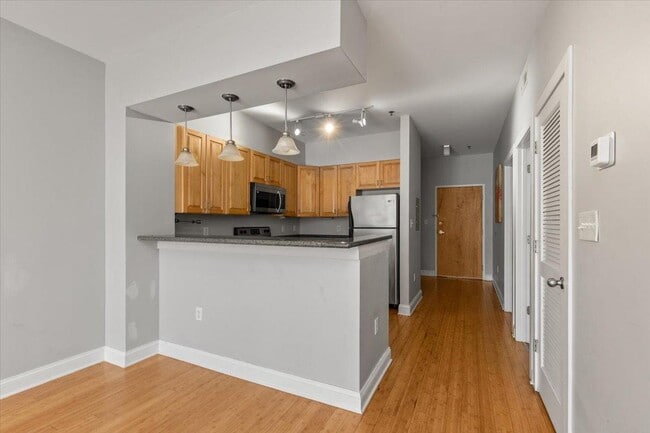 Building Photo - 1333 W Broad St