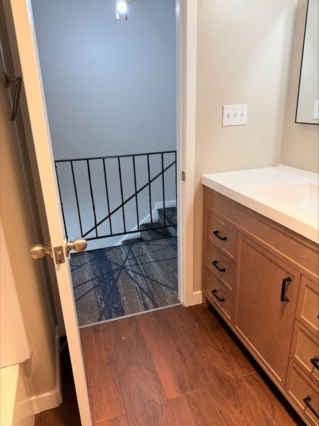 Building Photo - 1327B 9th W Ave