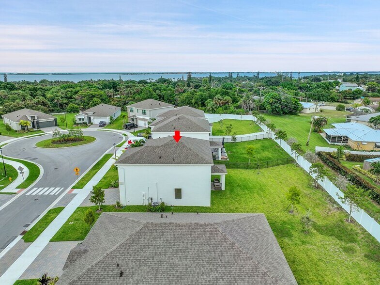 Building Photo - 2006 NE Ocean Dunes Dr