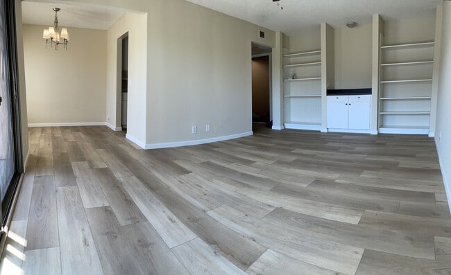 Building Photo - 430 N Civic Dr