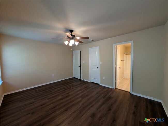 Building Photo - 957 Brown Rock Dr