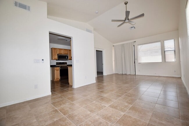 Building Photo - Newly remodeled Mesa Home with Community P...