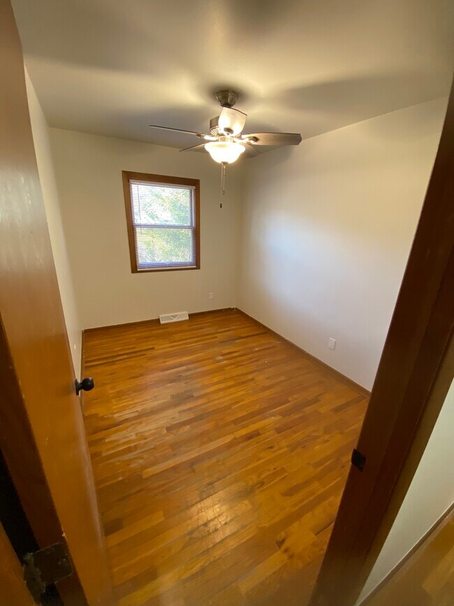 Building Photo - 4000 SE Mercier St