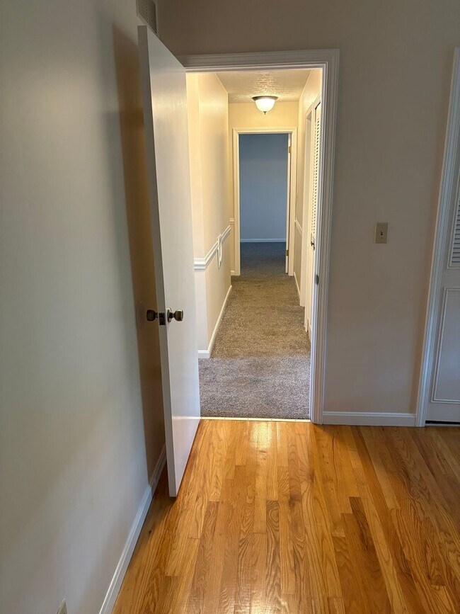 Building Photo - Beautiful 4 Bedroom 2 1/2 Bathroom Home