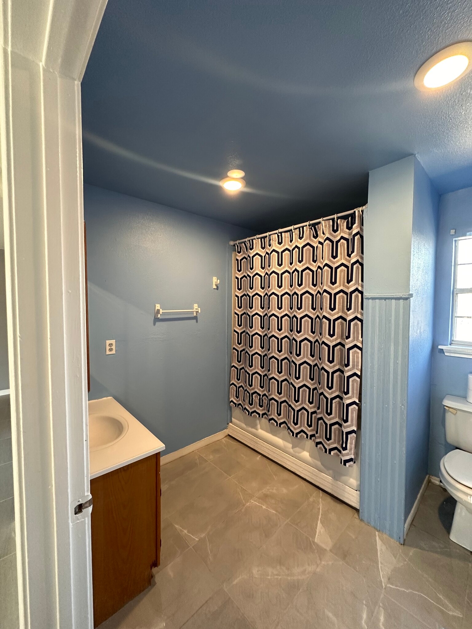 Building Photo - 343 Village Dr