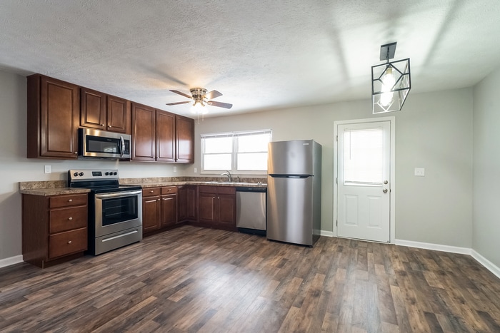 Building Photo - 4694 Palmetto St