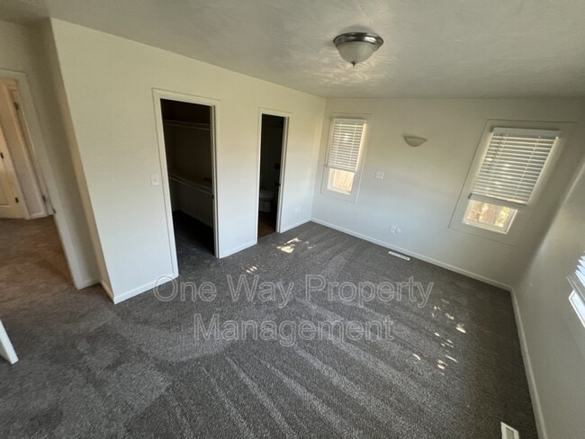 Building Photo - 629 Graefe Ave