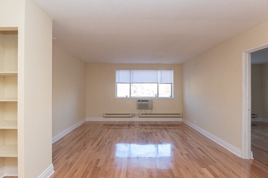 Building Photo - 659 W Wrightwood Ave