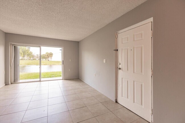 Building Photo - 1140 Lake Victoria Dr