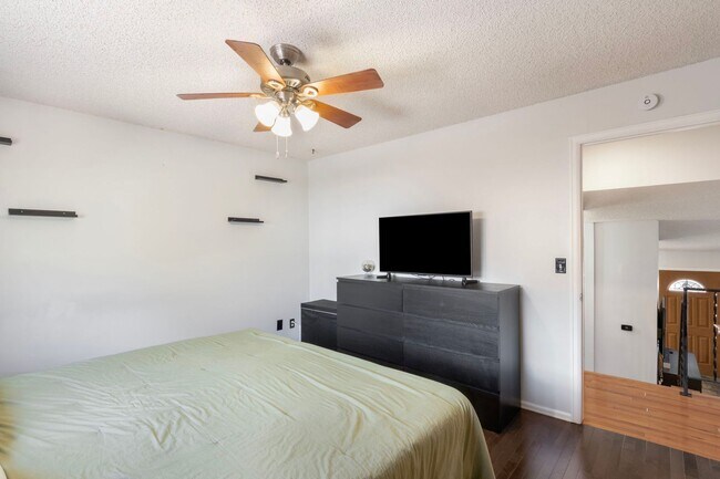 Building Photo - 3117 Moonbeam Cir S
