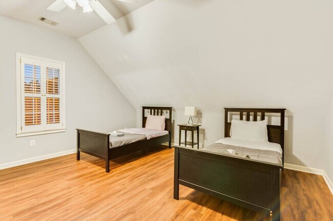 Building Photo - 2531 Old Salem Cir SE