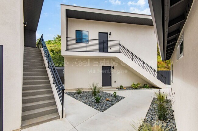 Building Photo - 1710 Hanford Dr