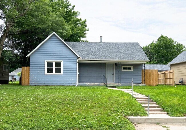 Primary Photo - 417 S Chicago Ave