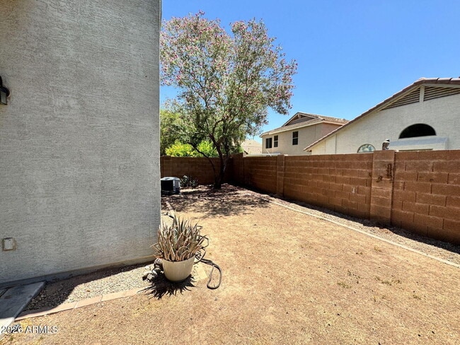 Building Photo - 44879 W Desert Garden Rd