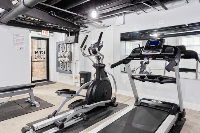 Building Photo - 6037 N Winthrop Ave