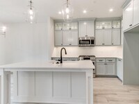 Building Photo - Luxury, Zero Maintenance Living Edmond Townhome