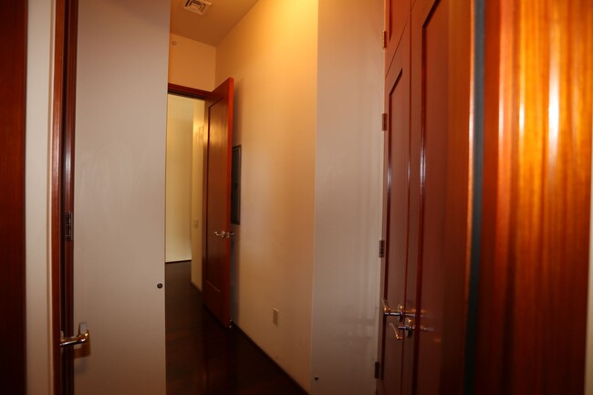 Building Photo - Loft at Waikiki - 2 Bdrm/2 Bath/2 Prkg - $...