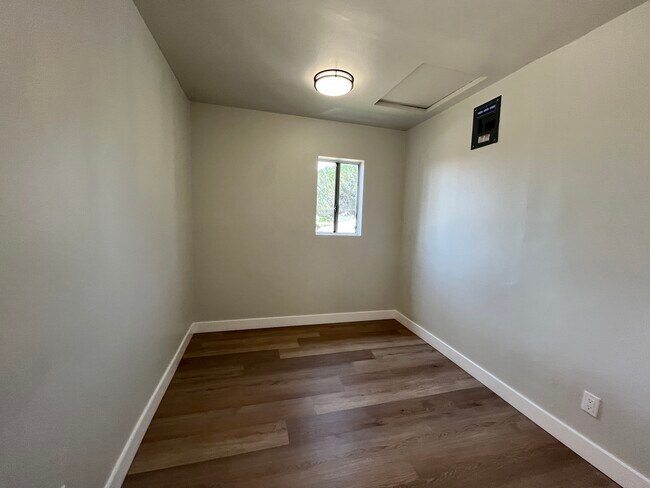 Building Photo - 1514 S Bentley Ave
