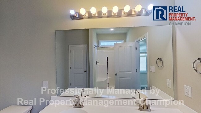 Building Photo - Beautiful Townhome with Open Floorplan and Covered Patio