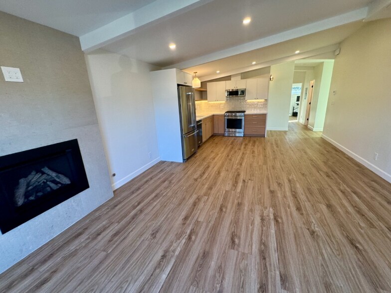 Building Photo - 110 Paseo De La Concha