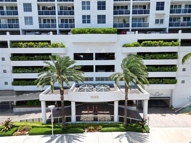 Building Photo - 1900 Sunset Harbour Dr