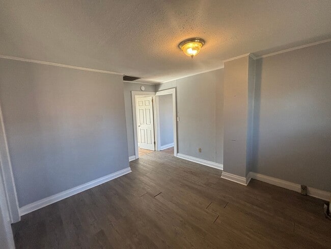 Building Photo - COMING SOON! SPACIOUS 2 BED HOUSE!