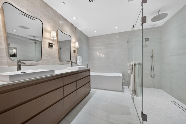 Building Photo - 3100 N Ocean Dr