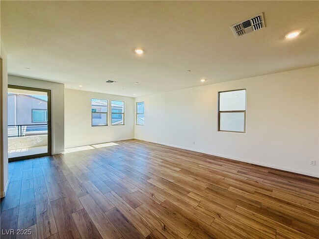 Building Photo - 1544 Little Penguin St