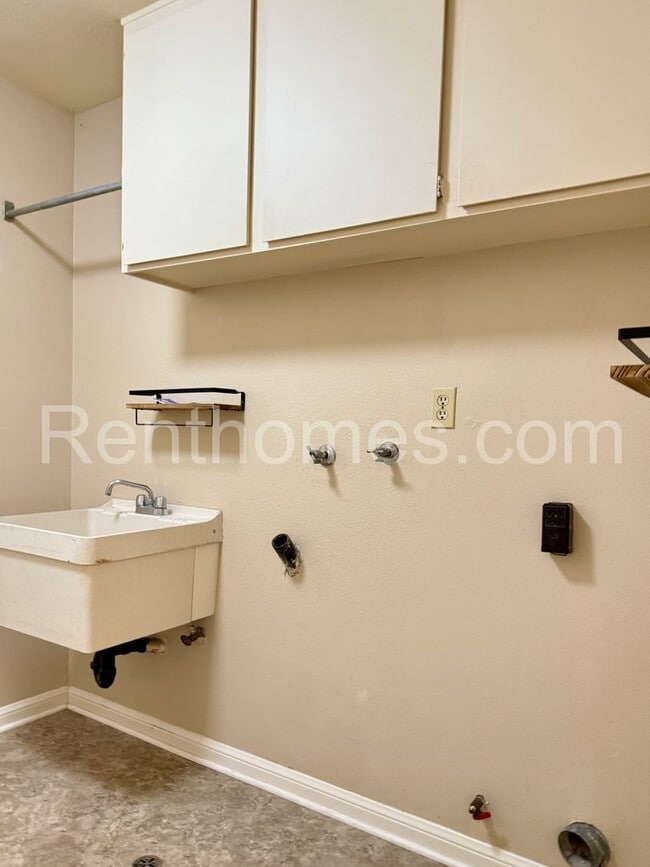 Building Photo - 12613 Crest Knolls Ct