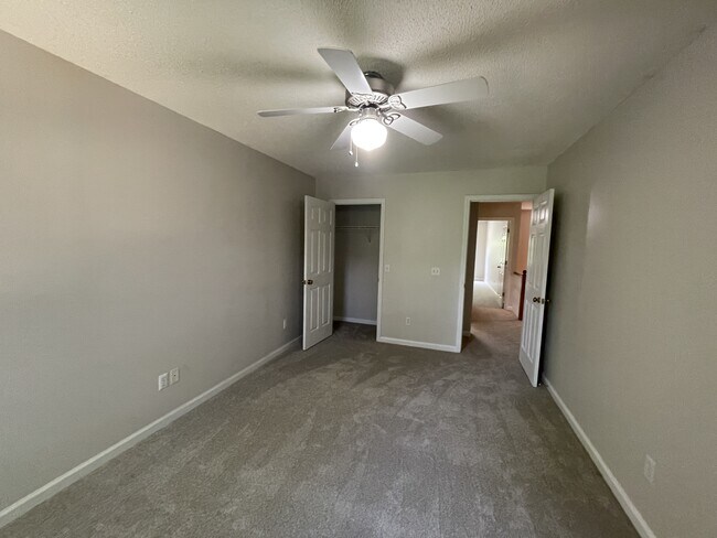 Building Photo - 112 Candle Brook Dr