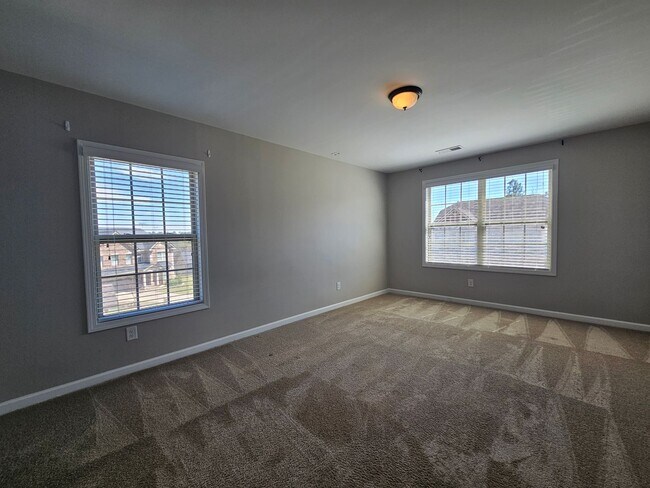 Building Photo - Luxury living at Hawthorne Ridge