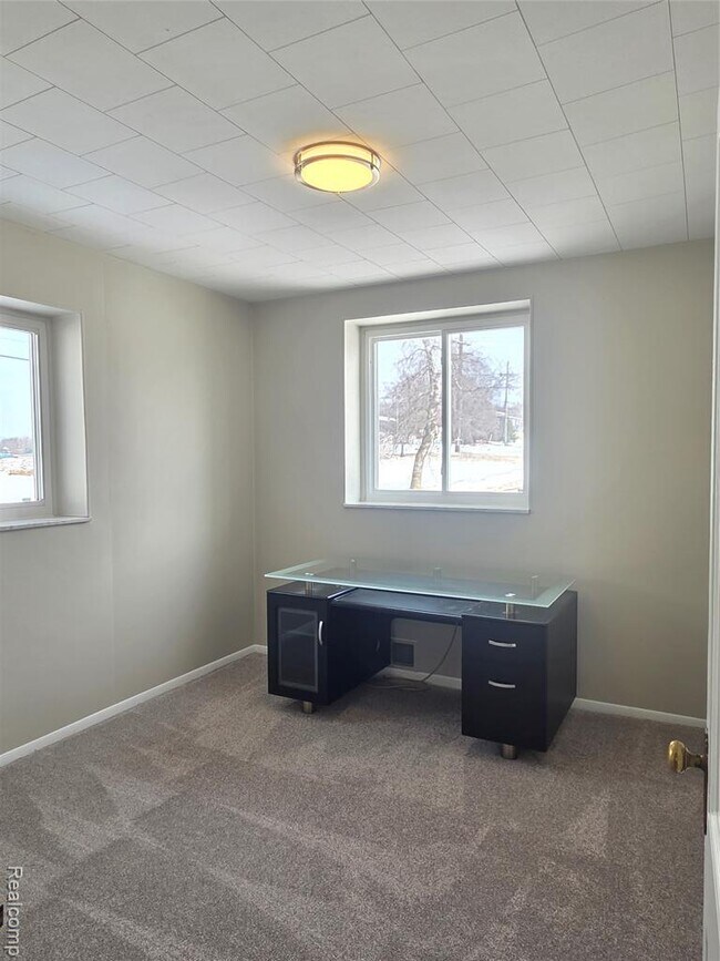 Building Photo - 5016 S Old US Hwy 23