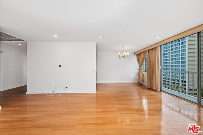 Building Photo - 10751 Wilshire Blvd