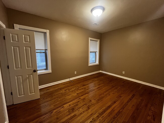 Building Photo - 735 N Hamlin Ave