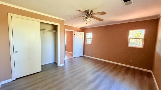 Building Photo - 370 Las Flores Dr