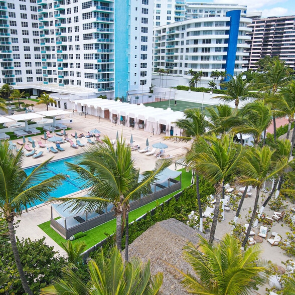 Pool - 5101 Collins Ave