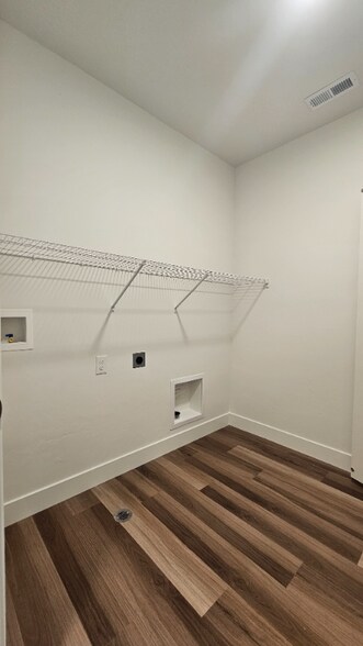 Building Photo - 13687 S Hanley Ln