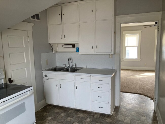 Building Photo - 1031