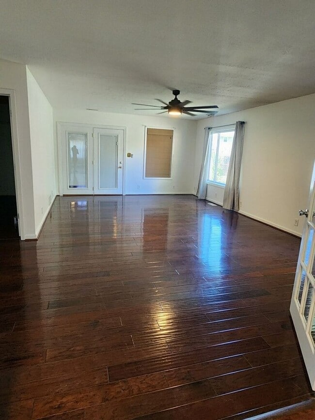 Building Photo - Charming 4BR House in Jeffersonville