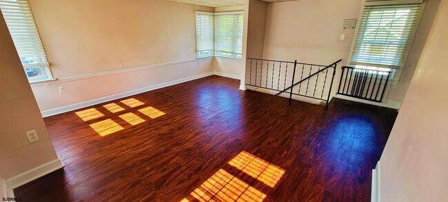 Building Photo - 239 Roosevelt Ave